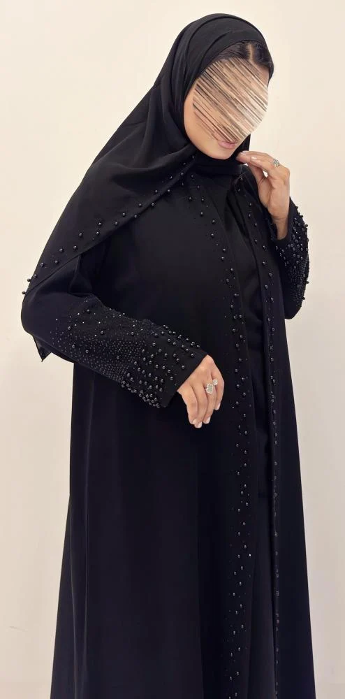 عبايه بقماش ناعم بشك يدوي