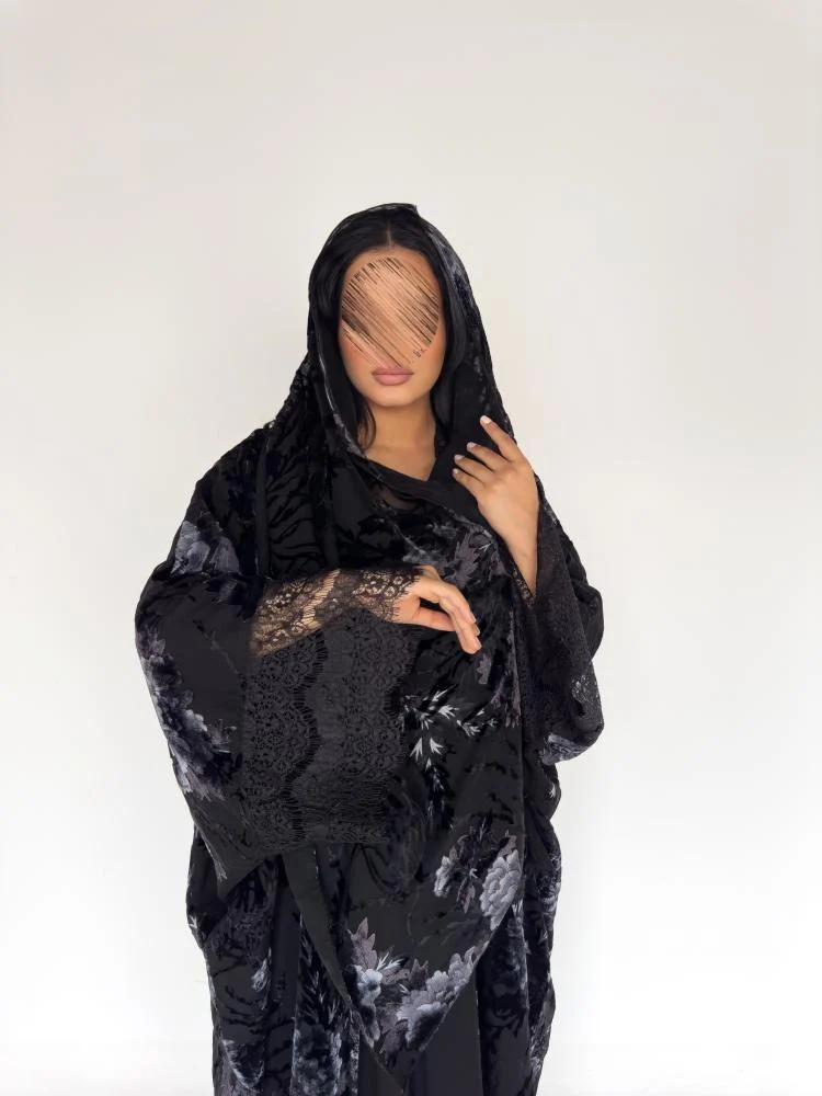 عبايه بقماش مخمل طباعه على شيفون ودانتل